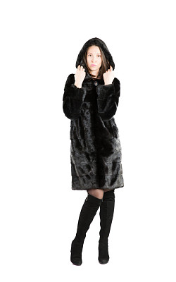шуба из норки, цвет черный - 830415 от интернет-магазина «Dynasty» 