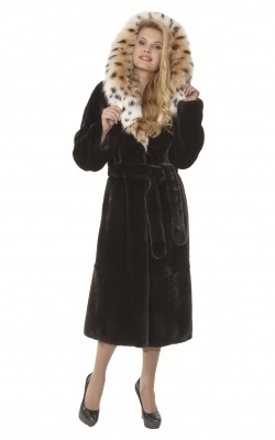 шуба-пальто под пояс из черной норки блэклама (blackglama) с капюшоном из рыси - 01202 от интернет-магазина «Dynasty» 
