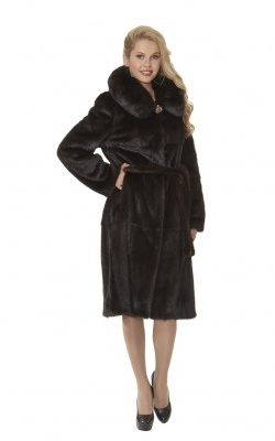 шуба-пальто под пояс из норки с капюшоном под пояс цвета махагон - 01153 от интернет-магазина «Dynasty» 