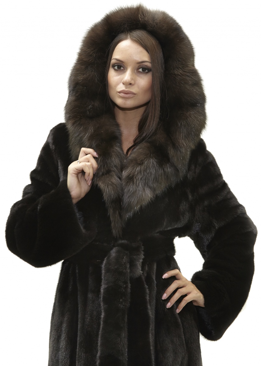 шуба-пальто под пояс из норки блэклама (blackglama) с капюшоном из соболя - 01100 от интернет-магазина «Династия»