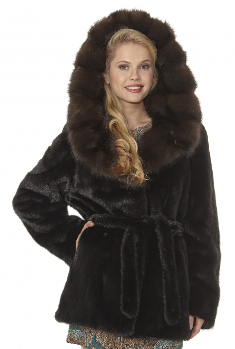 полушубок-пальто из норки под пояс с капюшоном из соболя - 01148 от интернет-магазина «Династия»