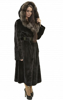шуба-пальто из черной норки блэклама (blackglama) с капюшоном из соболя - 01031 от интернет-магазина «Dynasty» 